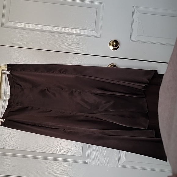 Stunning Satin Skirt Lined - Picture 7 of 7